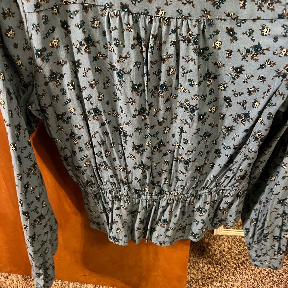 Cute top.